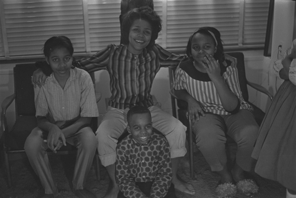 Raeburn Flerlage, Iola's children, the Pattersons, and the Swans at Lake Meadows - Flerlage, Raeburn, 1915-2002