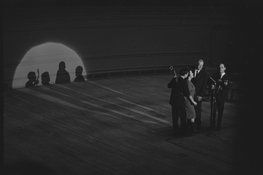 The Weavers' Farewell Concert at Orchestra Hall - Flerlage, Raeburn, 1915-2002