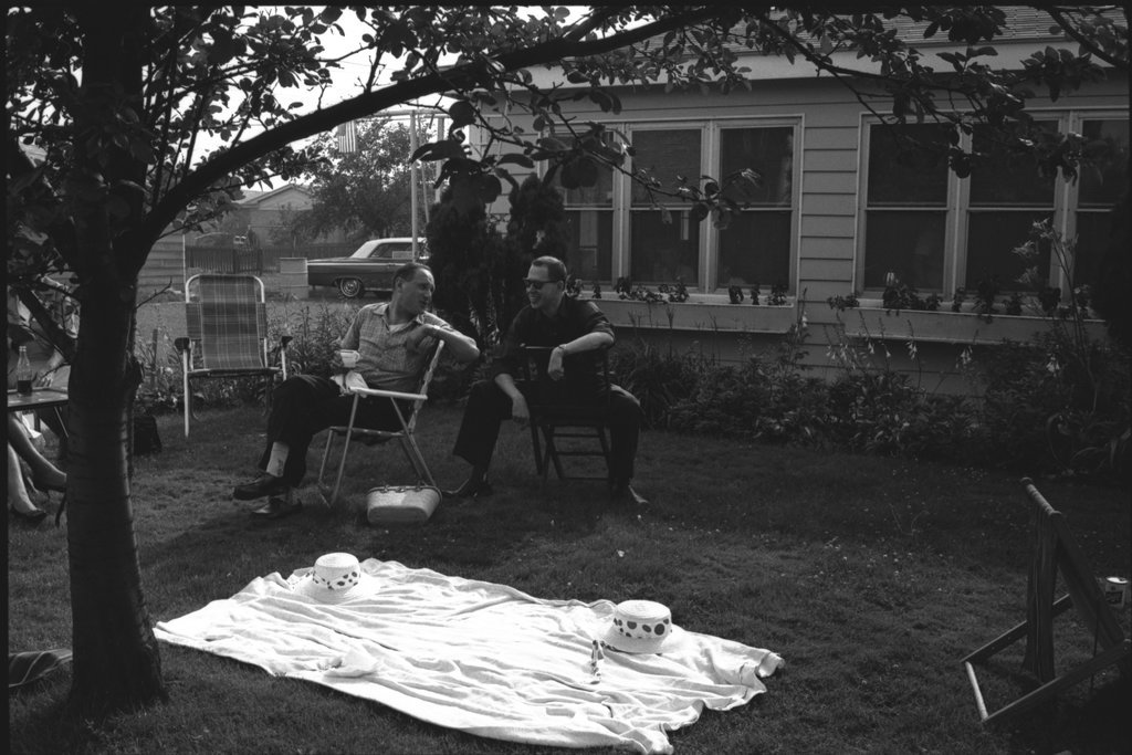 Backyard picnic - Flerlage, Raeburn, 1915-2002