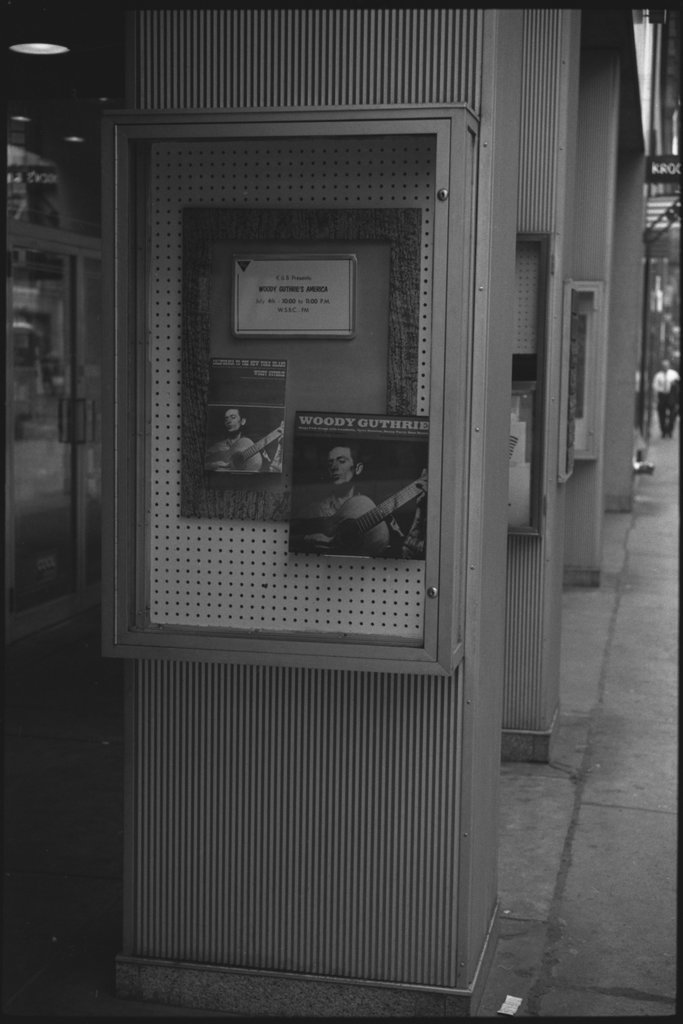 Window display for Woody Guthrie at Kroch's and Brentano's Bookstore - Flerlage, Raeburn, 1915-2002