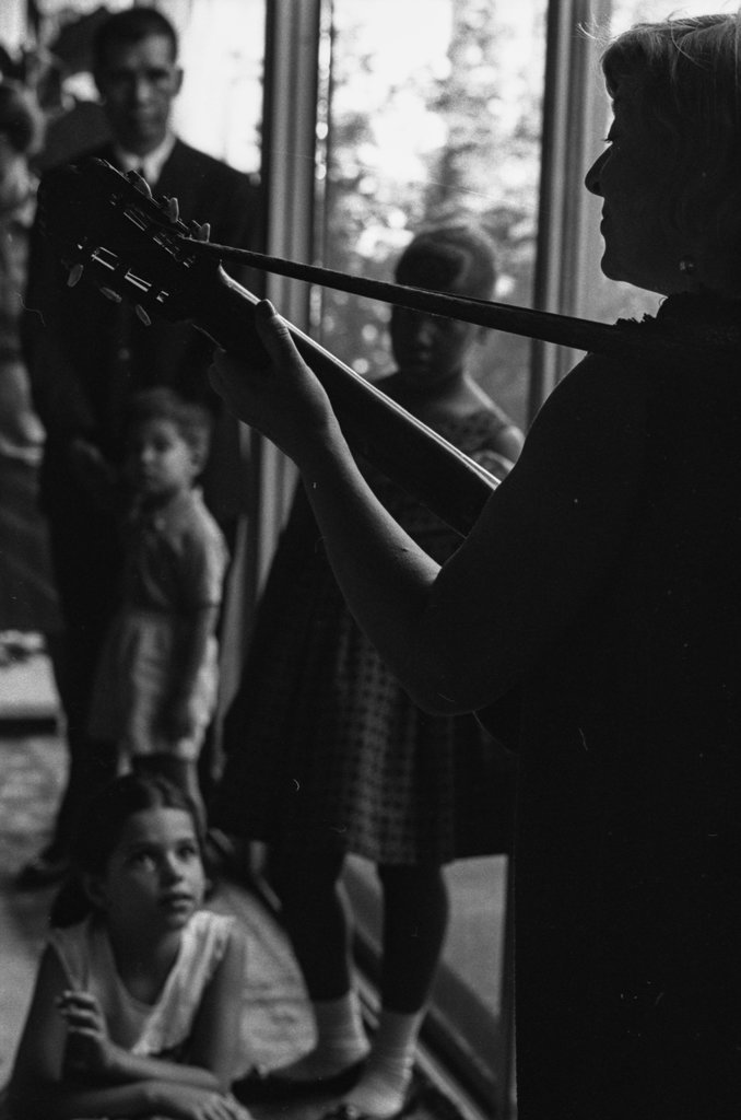 Finnish Guitarist - Flerlage, Raeburn, 1915-2002