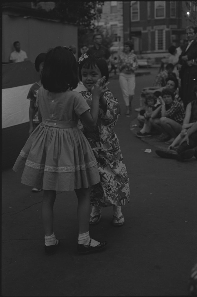 People dressed and performing in traditional Japanese costume - Flerlage, Raeburn, 1915-2002