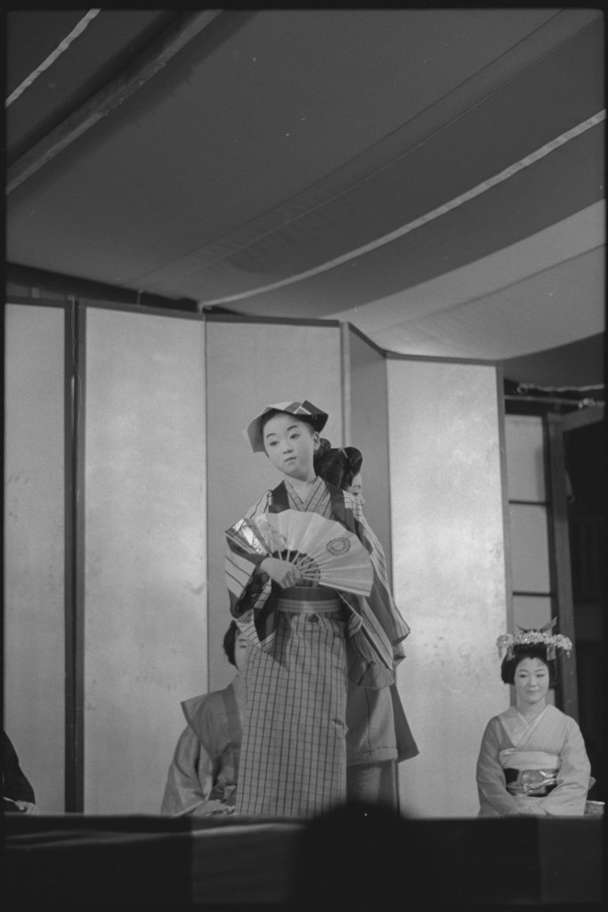 People dressed and performing in traditional Japanese costume - Flerlage, Raeburn, 1915-2002