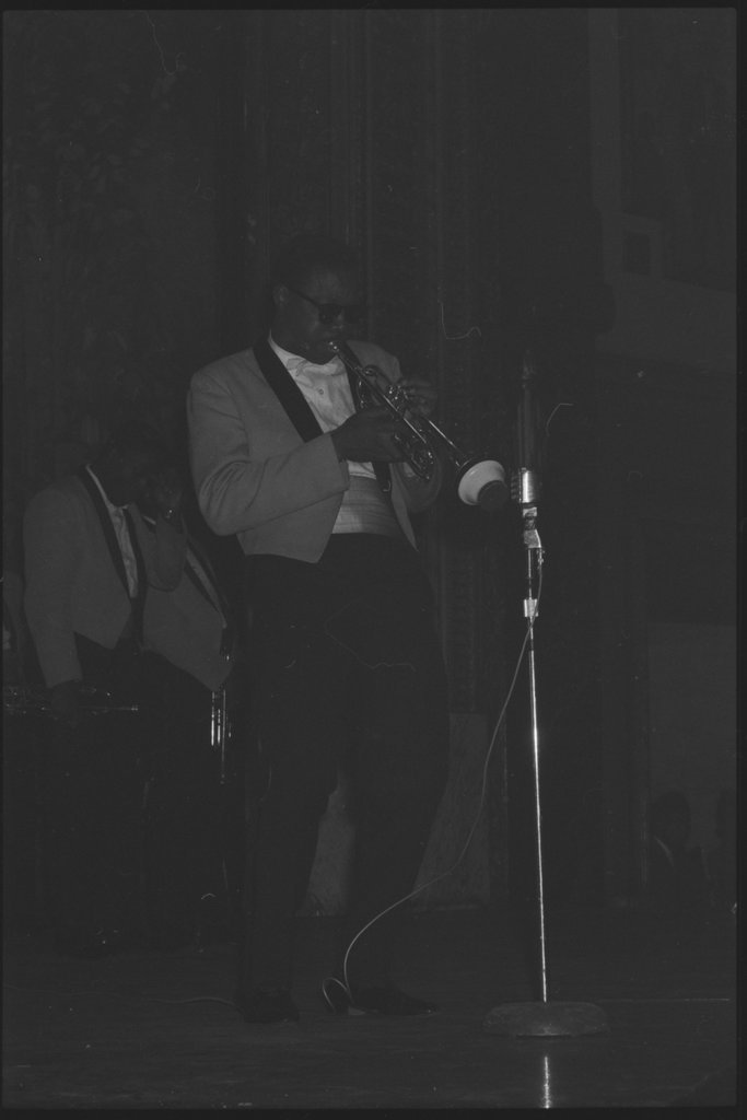 James Brown performance - Flerlage, Raeburn, 1915-2002