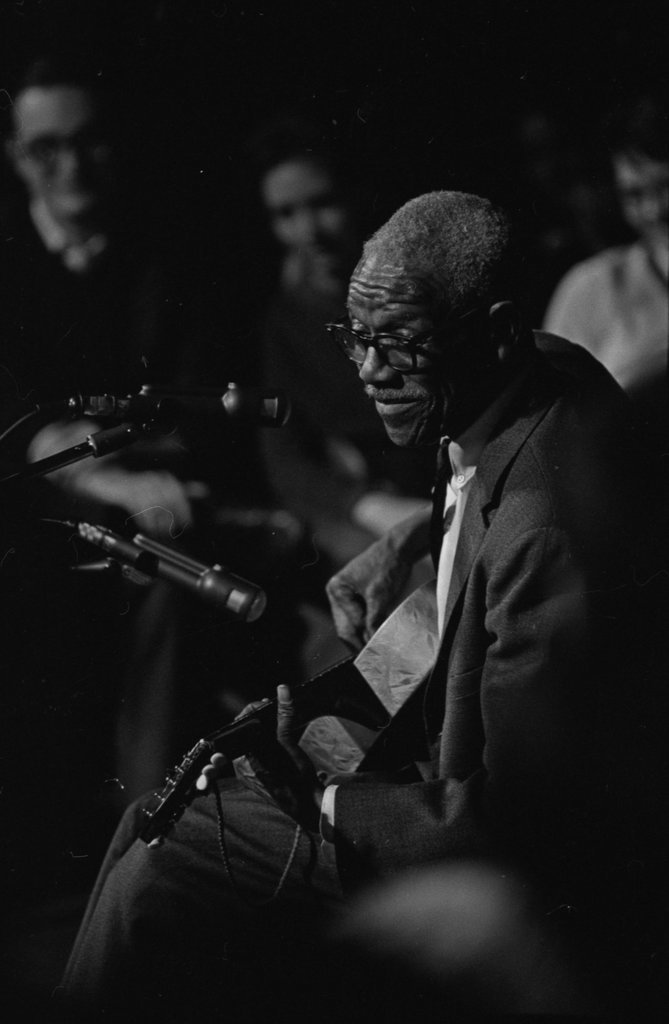 Furry Lewis - Flerlage, Raeburn, 1915-2002