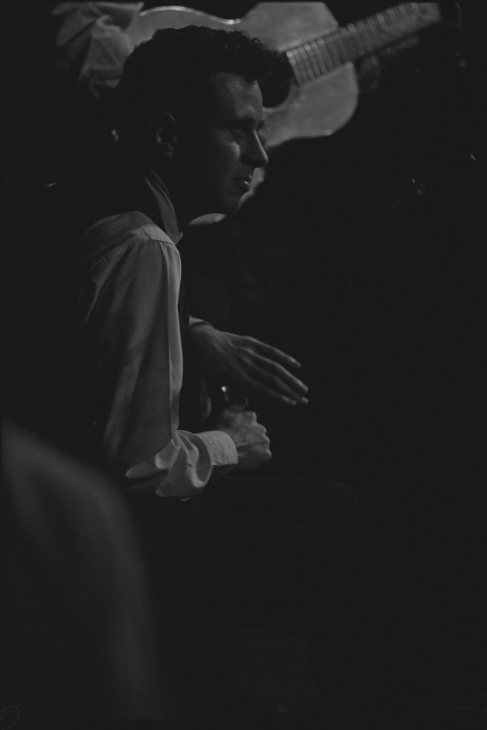 Tracy Schwarz at the Fourth Annual University of Chicago Folk Festival - Flerlage, Raeburn, 1915-2002