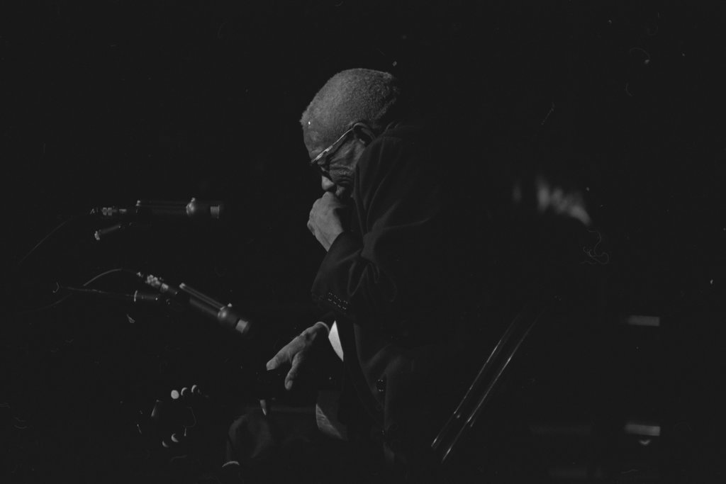 Furry Lewis performing at the Fourth Annual University of Chicago Folk Festival - Flerlage, Raeburn, 1915-2002