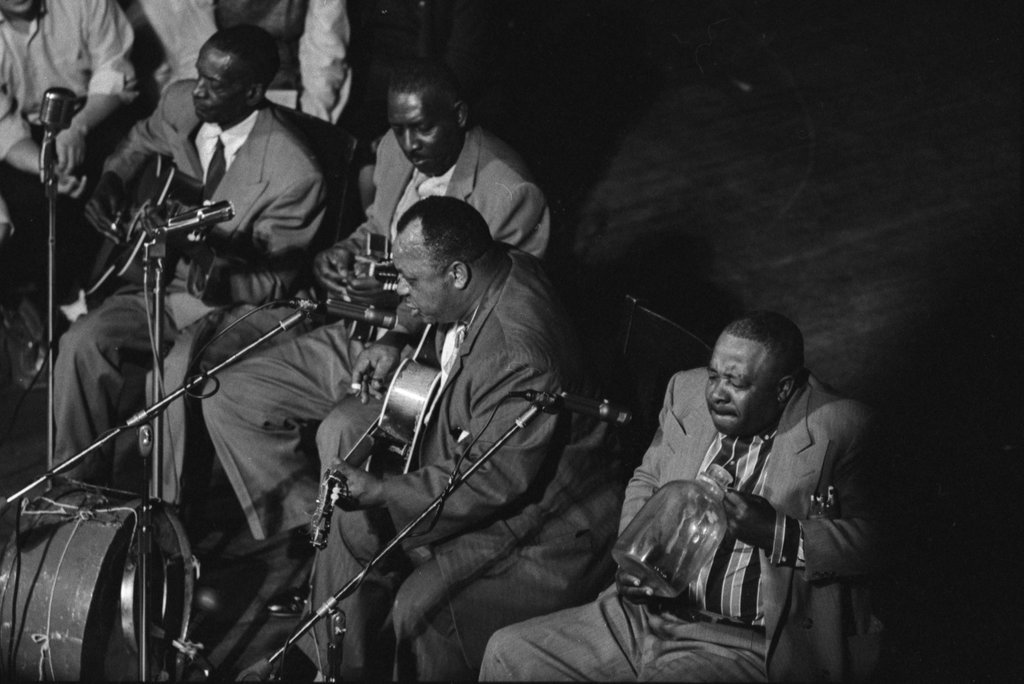 Big Joe Williams and The Tennessee Jug Busters - Flerlage, Raeburn, 1915-2002