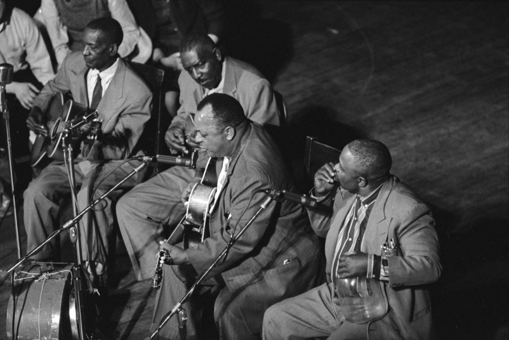 Big Joe Williams and The Tennessee Jug Busters - Flerlage, Raeburn, 1915-2002