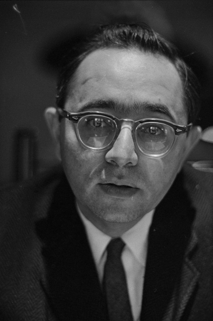 Irwin Silber at the Fourth Annual University of Chicago Folk Festival - Flerlage, Raeburn, 1915-2002