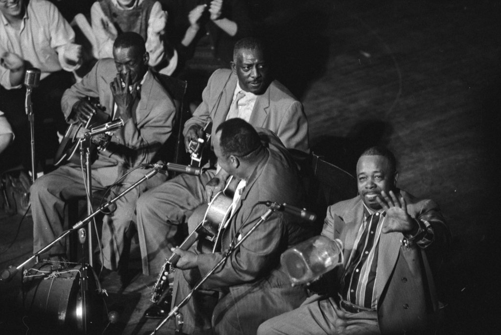Big Joe Williams and The Tennessee Jug Busters - Flerlage, Raeburn, 1915-2002
