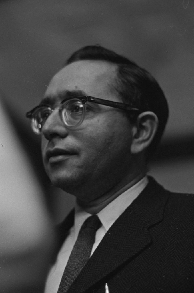 Irwin Silber at the Fourth Annual University of Chicago Folk Festival - Flerlage, Raeburn, 1915-2002