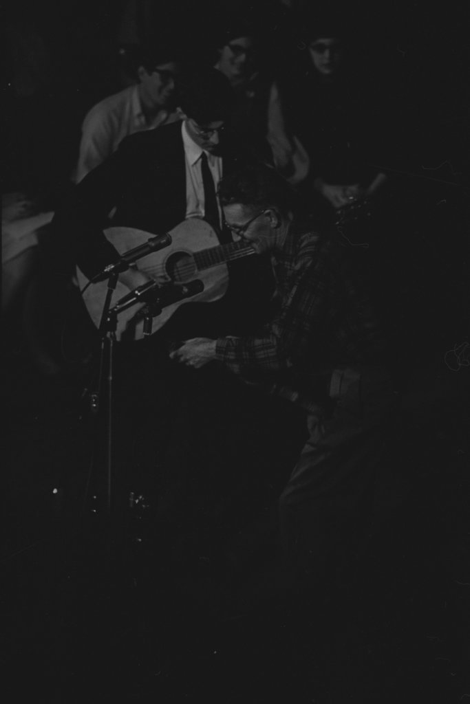 Larry Older at the Fourth Annual University of Chicago Folk Festival - Flerlage, Raeburn, 1915-2002