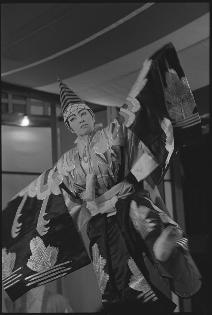 Performance of people wearing traditional Japanese costume - Flerlage, Raeburn, 1915-2002