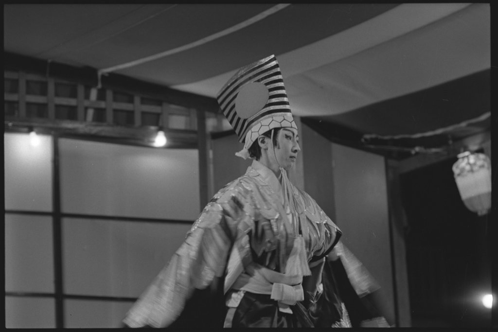 Performance of people wearing traditional Japanese costume - Flerlage, Raeburn, 1915-2002