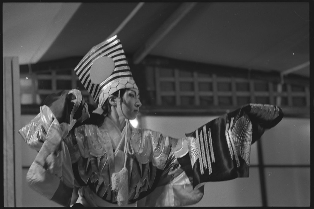 Performance of people wearing traditional Japanese costume - Flerlage, Raeburn, 1915-2002