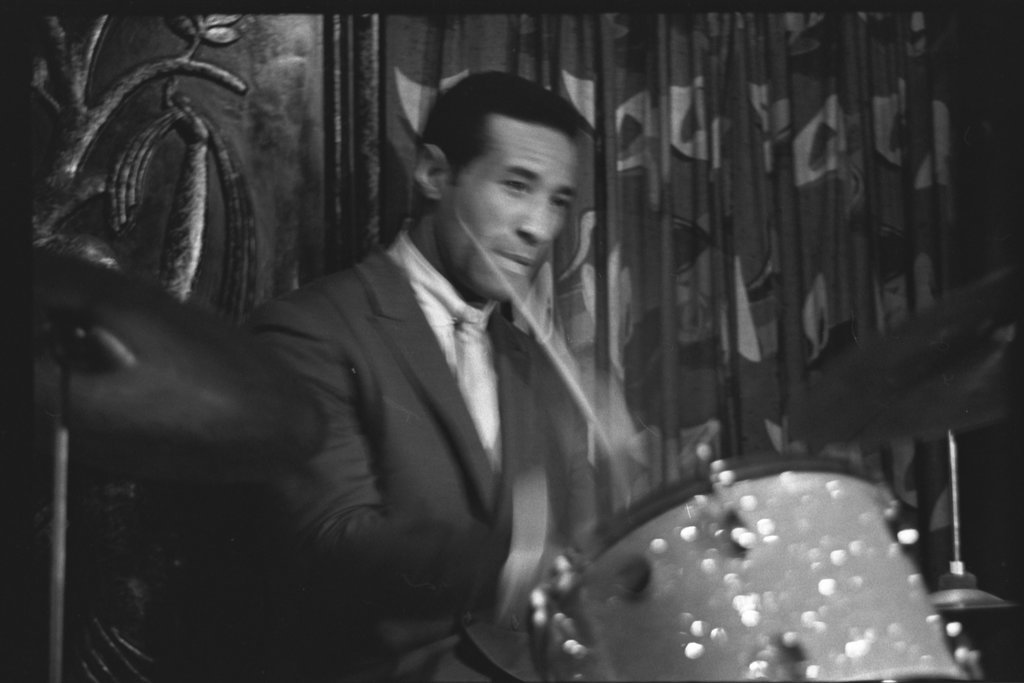 Max Roach at McKie's Disc Jockey Lounge - Flerlage, Raeburn, 1915-2002