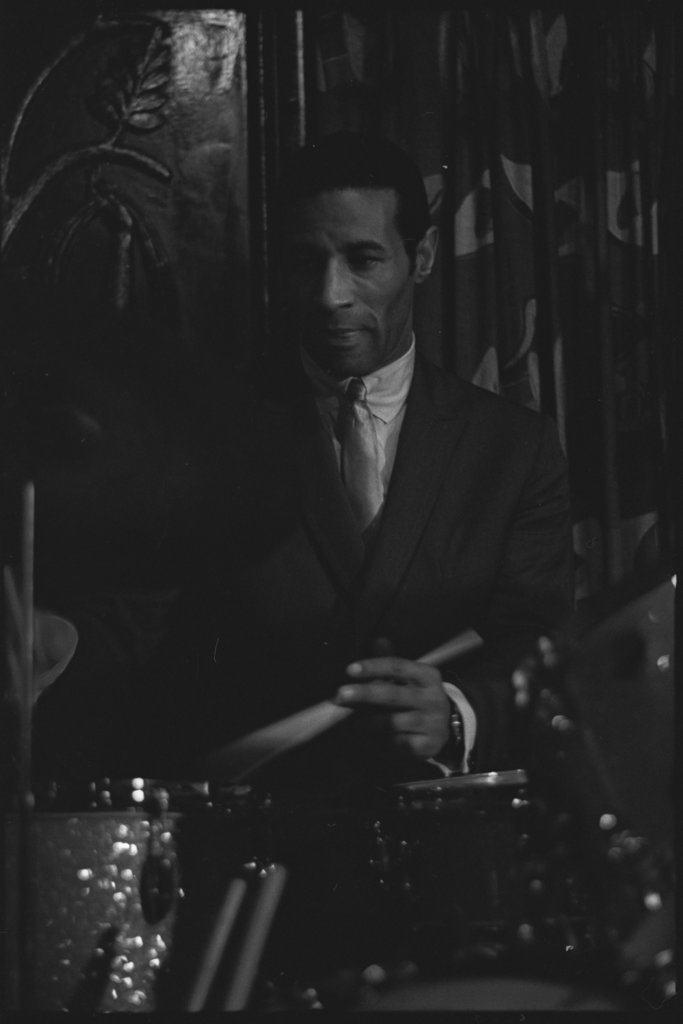 Max Roach at McKie's Disc Jockey Lounge - Flerlage, Raeburn, 1915-2002