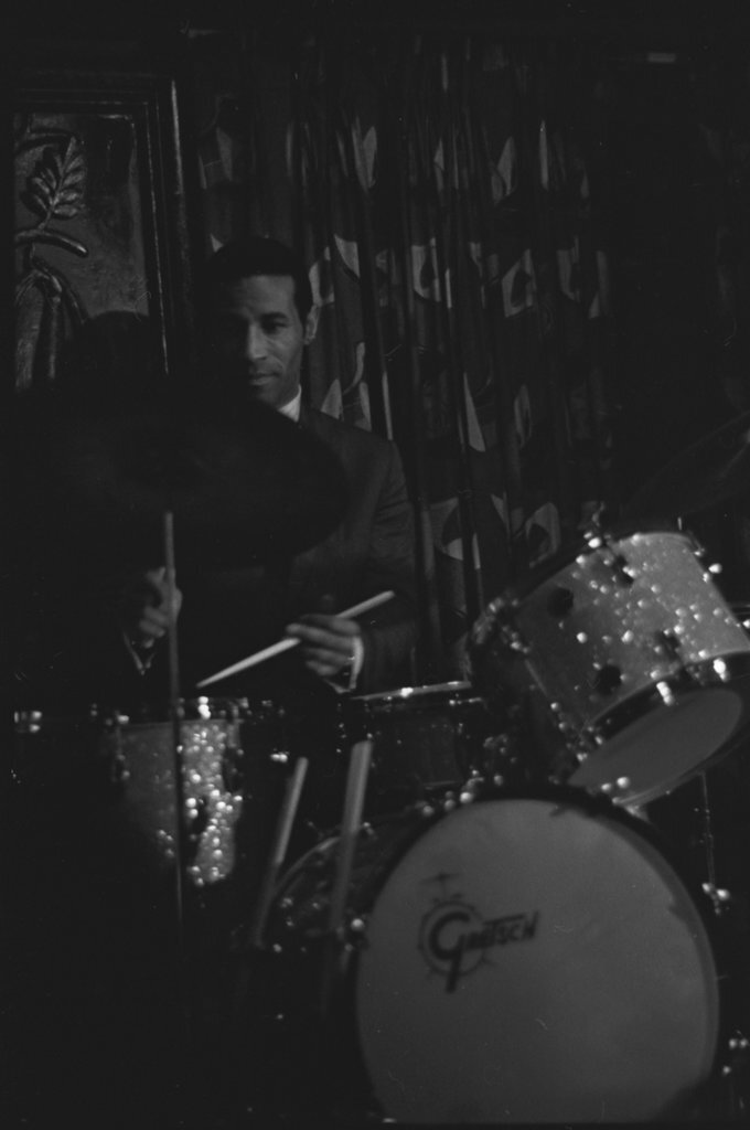 Max Roach at McKie's Disc Jockey Lounge - Flerlage, Raeburn, 1915-2002