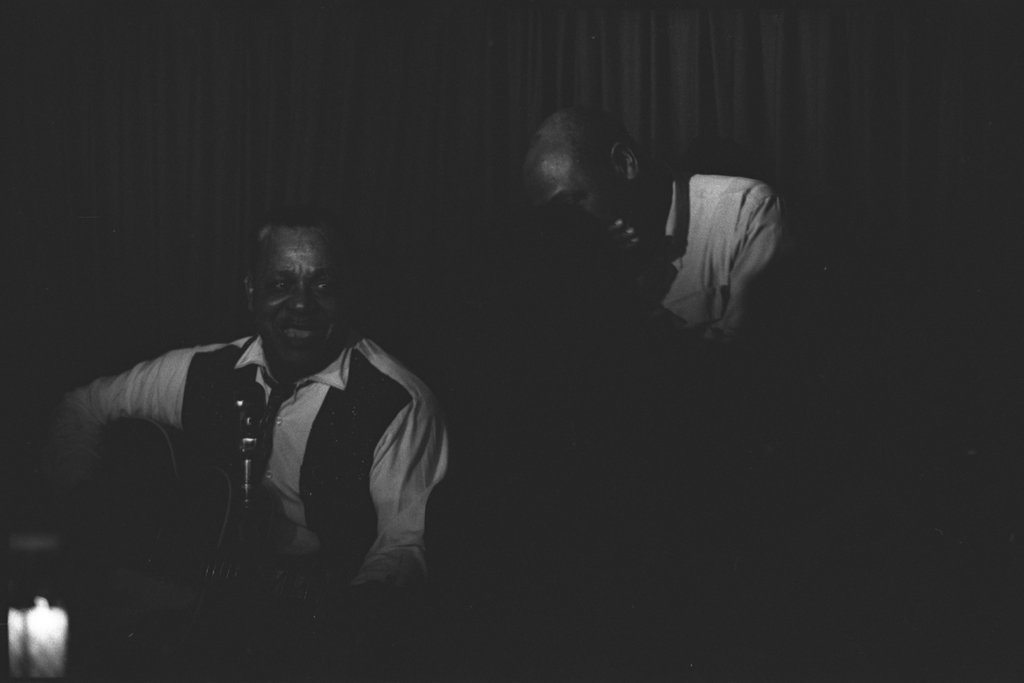 Big Joe Williams and Hammie Nixon - Flerlage, Raeburn, 1915-2002