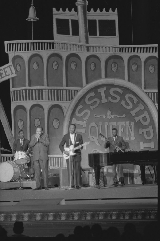 Unidentified musicians performing jazz at the Opera House - Flerlage, Raeburn, 1915-2002