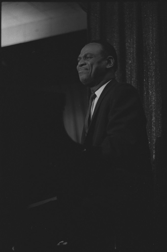 Earl Hines and Vi Redd at Sutherland Room - Flerlage, Raeburn, 1915-2002