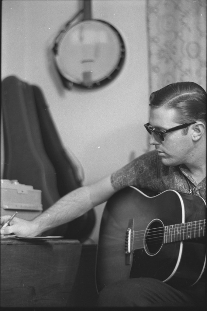 Arnold Keith Storm, folk singer and composer, Moorsville, Indiana - Flerlage, Raeburn, 1915-2002