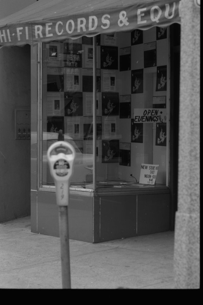 Store windows and unidentified art fair - Flerlage, Raeburn, 1915-2002
