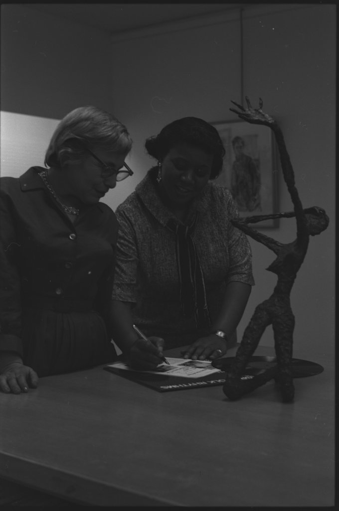 Ella Jenkins at an art gallery displaying African art - Flerlage, Raeburn, 1915-2002