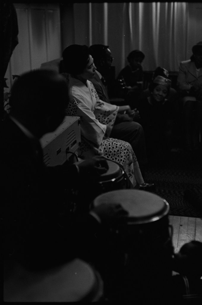Woman dressed in traditional Japanese costume and percussionists - Flerlage, Raeburn, 1915-2002