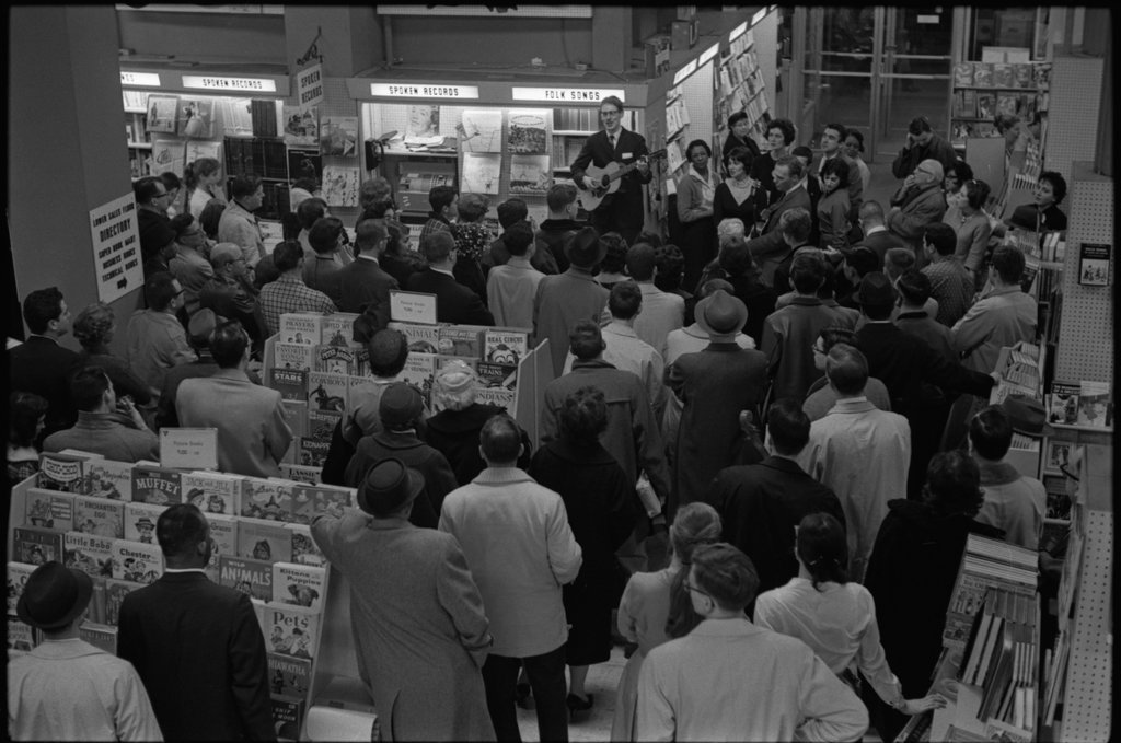 Frank Hamilton, Valucha Buffington, Ella Jenkins, Win Stracke, and others performing at Kroch's and Brentano's Bookstore - Flerlage, Raeburn, 1915-2002