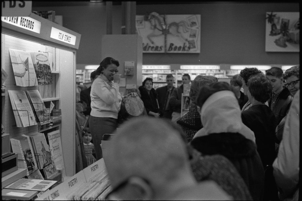 Frank Hamilton, Valucha Buffington, Ella Jenkins, Win Stracke, and others performing at Kroch's and Brentano's Bookstore - Flerlage, Raeburn, 1915-2002