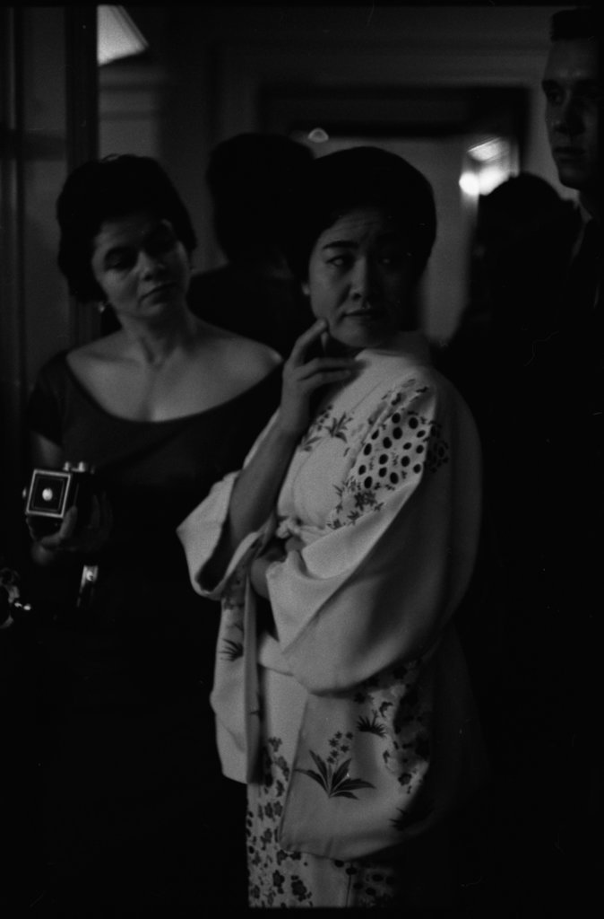 Woman dressed in traditional Japanese costume and percussionists - Flerlage, Raeburn, 1915-2002