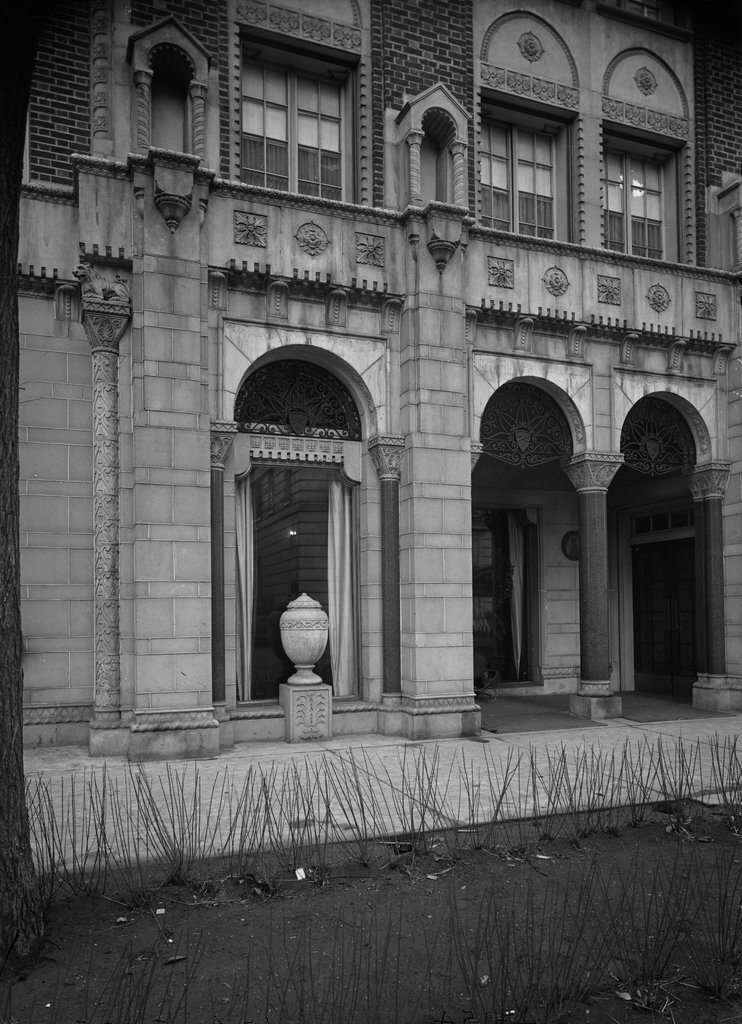 426 West Surf Street - Trowbridge, Raymond W., 1886-1936