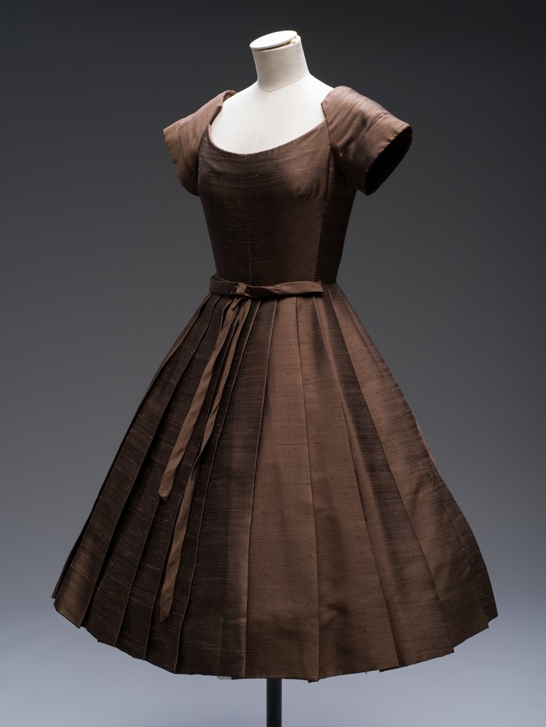 Christian Dior brown silk day dress with short sleeves and a pleated bouffant skirt - Dior, Christian