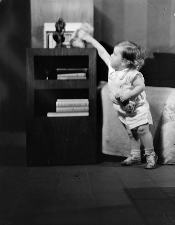 Oskar Hansen's baby - Trowbridge, Raymond W., 1886-1936