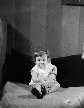 Oskar Hansen's baby - Trowbridge, Raymond W., 1886-1936