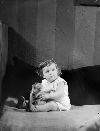 Oskar Hansen's baby - Trowbridge, Raymond W., 1886-1936
