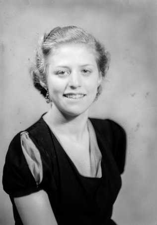 Portrait of a woman - Trowbridge, Raymond W., 1886-1936
