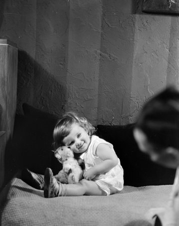 Oskar Hansen's baby - Trowbridge, Raymond W., 1886-1936