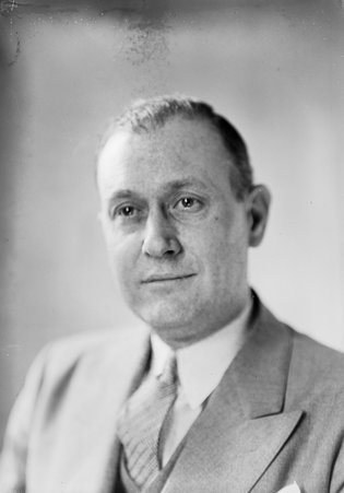 Portrait of a man - Trowbridge, Raymond W., 1886-1936