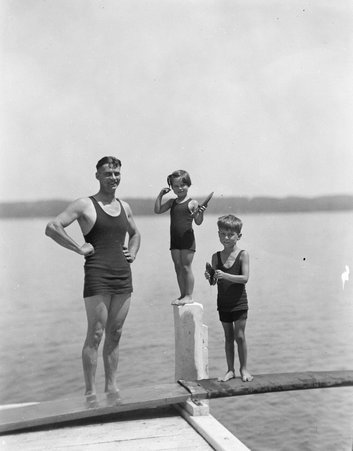 Man with two children at beach - Trowbridge, Raymond W., 1886-1936