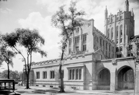 University of Chicago campus - Trowbridge, Raymond W., 1886-1936