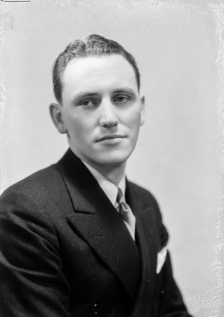 Portrait of man - Trowbridge, Raymond W., 1886-1936