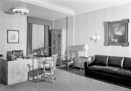 Office interior - Trowbridge, Raymond W., 1886-1936
