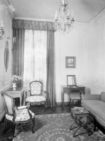 Chair and window - Trowbridge, Raymond W., 1886-1936
