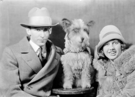 Couple with dog - Trowbridge, Raymond W., 1886-1936