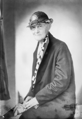 Unidentified woman - Trowbridge, Raymond W., 1886-1936