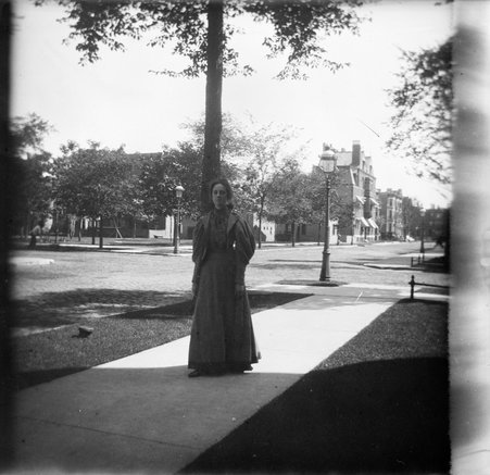 Mother, sister, and unidentified people - McCutcheon, John T. (John Tinney), 1870-1949