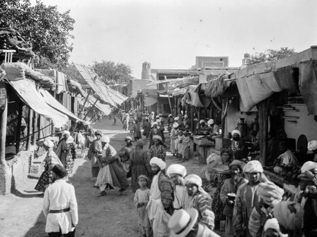Streets and bazaars of Central Asia - McCutcheon, John T. (John Tinney), 1870-1949
